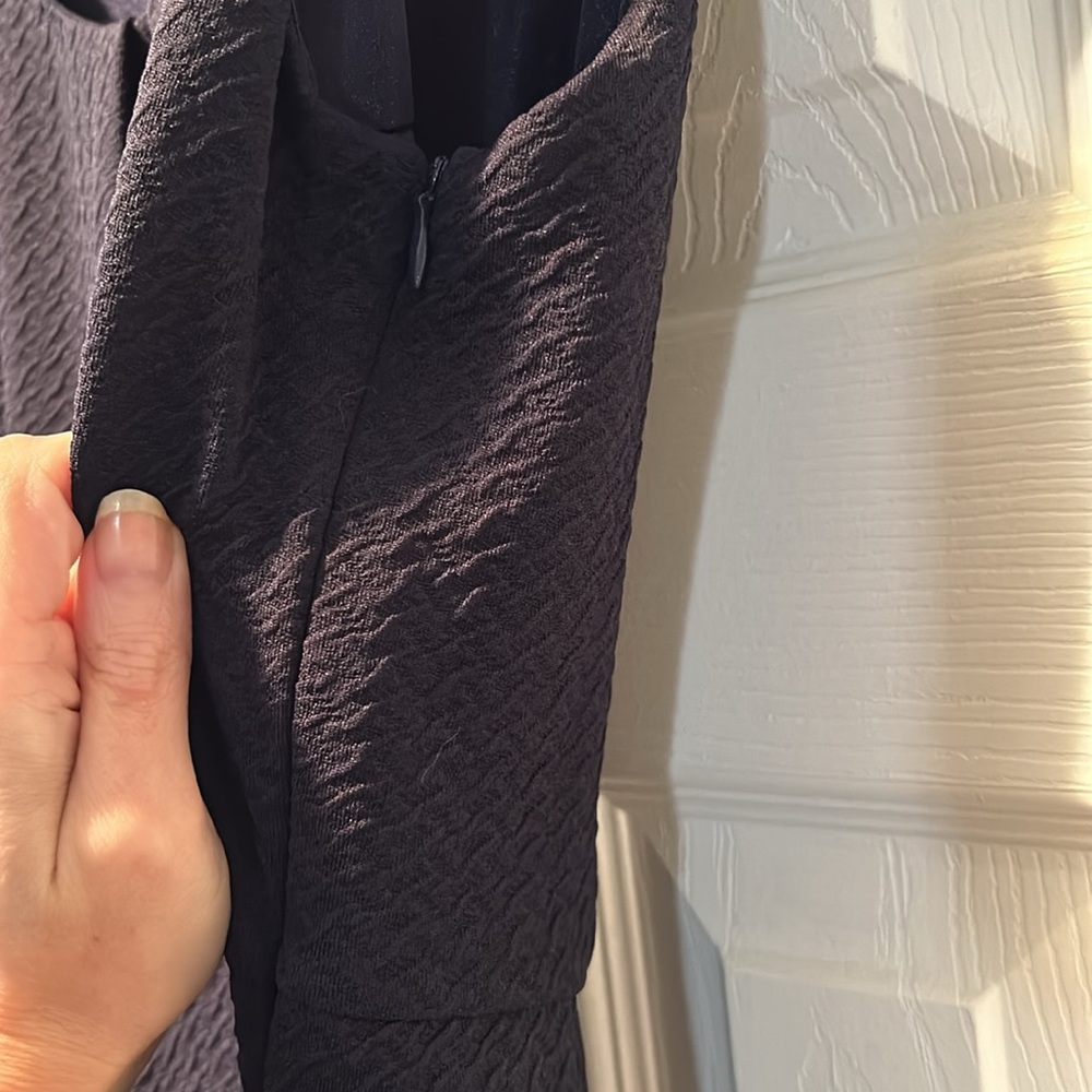 👗THML Chessie Textured Navy Sleeveless Ruffle Neck Midi Dress Stitch Fix - Picture 13 of 16